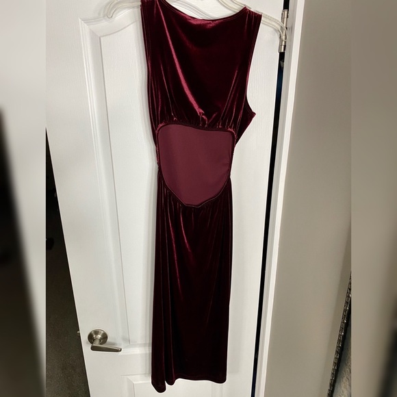 Snap brand velvet sleevless cut out dress - Picture 2 of 8